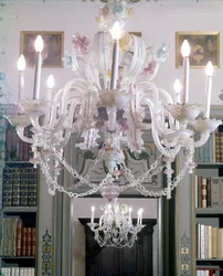 Murano-Glasleuchter aus dem 18. Jahrhundert. Palazzo Lechi in Montirone bei Brescia.