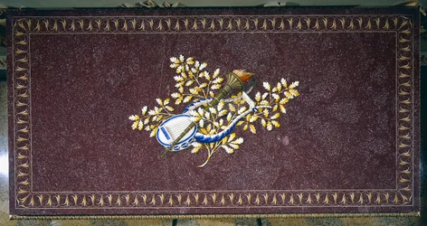 Porphyr-Tischplatte mit Halbedelstein-Mosaik, Italien