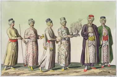 Diener tragen eine Pfeife, eine Vase mit Süßigkeiten, Kaffee, ein Kohlebecken und einen Krug mit Rosenwasser, Tafel 57 aus Teil III, Band I von „Die Geschichte der Nationen“, gestochen von V. Raineri
