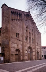 Ansicht der Fassade der Kirche St. Michele Maggiore