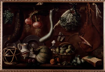 Anrichte mit Geschirr und Essen