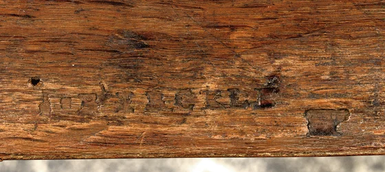 Detail einer späten Louis XV Kommode, drittes Viertel des 18. Jahrhunderts