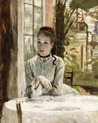 Eine Frau in einem eleganten Interieur