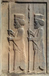 Ein skulptiertes Relief in Persepolis. Darius I. begann mit dem Bau seiner zeremoniellen Hauptstadt