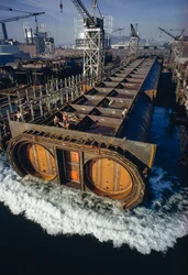 Ein Abschnitt eines Tunnelrohrs für BART, Bay Area Rapid Transit Massenverkehrssystem, flo...