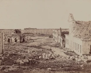 Hof mit Kuppelgebäude in Ruinen