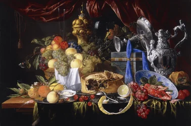 Eine Pastete auf einem Zinnteller, eine teilweise geschälte Zitrone, ein Silberlöffel auf einem Zinnteller, Flusskrebse und Garnelen in einer Wanli Kraak Porzellanschale, 1649