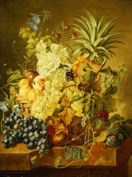 Pflaumen, ein Pfirsich, Trauben, eine Melone, eine Ananas, eine Feige, Johannisbeeren, Kirschen und Blumen in einem Korb, und Trauben, ein Granatapfel, Pflaumen und eine Feige, mit Schmetterlingen auf einem Stein Sims