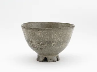 Teeschale im Mishima-Stil, Saga Präfektur, Edo-Periode, frühes 17. Jahrhundert