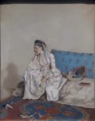 Nachdenkliche Dame auf einem Sofa