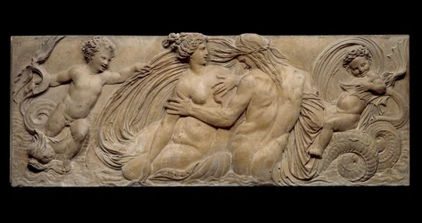 Nymphe und kleiner Genie reiten auf einem Meerespferd; Nymphe und Triton umgeben von zwei kleinen Genies (Steinskulptur)