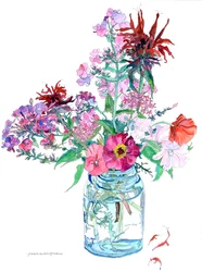 Bienenbalsam und Mohnblumen in einem Glasgefäß