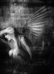 Melancholische geflügelte Frau