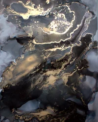 Schwarz-goldener Fluss