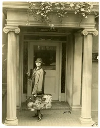 Mrs. L. C. Harper (Mabel Herbert Urner) auf dem Weg nach Europa, um Proben zu sammeln, New York, USA