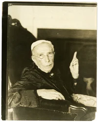 Mrs. Mary Moore, Brookline, Massachusetts, 91 Jahre alt, beim Vortragen einer Ballade, ca. 1905-27