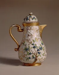 Kaffeekanne, dekoriert mit Relief, Meissen, ca. 1710
