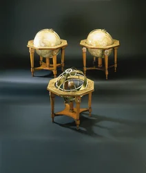 Ein seltener Globus-Drilling aus dem 18. Jahrhundert, Nürnberg