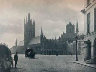 Das Rathaus und die Tuchhalle, Ypern, Belgien