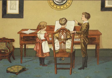 Kinder, die am Klavier proben