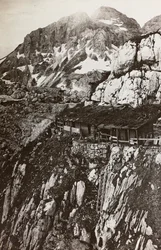 Album "Meine Weltkriegs-Erinnerungen Südwestfront (Kärnten, Italien, Südtirol) 31/03/1915-12/11/1918 - Josef Zohles Wien": Militärlager in den Bergen (s/w Foto)