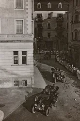 Album "Meine Weltkriegs-Erinnerungen Südwestfront (Kärnten, Italien, Südtirol) 31/03/1915-12/11/1918 - Josef Zohles Wien": Militärfahrzeuge in Villach (s/w Foto)