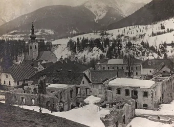 Album "Meine weltkriegs - Erinnerungen Südwestfront (Kärnten, Italien, Südtirol) 31/03/1915-12/11/1918 - Josef Zohles Wien": Trümmer in Tarvisio