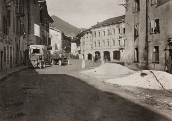 Album "Meine Weltkriegs-Erinnerungen Südwestfront (Kärnten, Italien, Südtirol) 31/03/1915-12/11/1918 - Josef Zohles Wien": Platz Tolmezzo