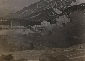 Album "Meine Weltkriegs-Erinnerungen Südwestfront (Kärnten, Italien, Südtirol) 31/03/1915-12/11/1918 - Josef Zohles Wien": Bombardierungen