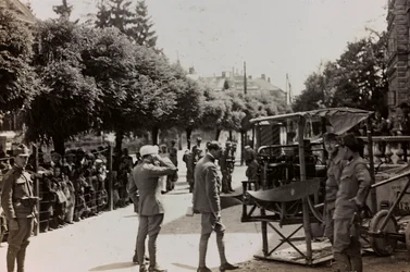 Album "Meine Weltkriegs-Erinnerungen Südwestfront (Kärnten, Italien, Südtirol) 31.03.1915-12.11.1918 - Josef Zohles Wien": Österreichische Soldaten (s/w Foto)