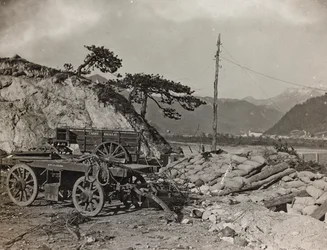 Album "Meine weltkriegs - Erinnerungen Südwestfront (Kärnten, Italien, Südtirol) 31/03/1915-12/11/1918 - Josef Zohles Wien": Militärpanzer auf dem Taglia