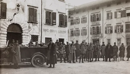 Album "Meine Weltkriegs-Erinnerungen Südwestfront (Kärnten, Italien, Südtirol) 31/03/1915-12/11/1918 - Josef Zohles Wien": Soldaten in Tolmezzo