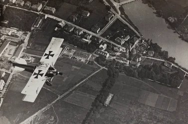 Album "Meine weltkriegs - Erinnerungen Südwestfront (Kärnten, Italien, Südtirol) 31/03/1915-12/11/1918 - Josef Zohles Wien": Flugzeuginspektion