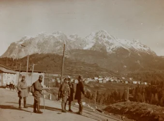 Album "Meine weltkriegs - Erinnerungen Südwestfront (Kärnten, Italien, Südtirol) 31/03/1915-12/11/1918 - Josef Zohles Wien": österreichische Soldaten in Italien