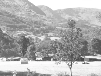 Wohnwagen geparkt am Fuße der Hügel, Rydal
