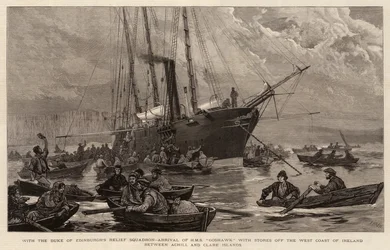 Mit dem Entlastungsgeschwader des Herzogs von Edinburgh, Ankunft der HMS Goshawk mit Vorräten vor der Westküste Irlands zwischen Achill und Clare Islands