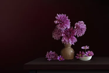 Stimmungsvolles Dahlienbouquet