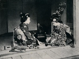 Zeremonieller Tee serviert von schönen japanischen Händen, ca. 1900