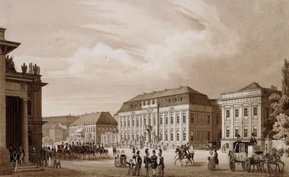 Unter den Linden, Berlin. Ein Blick von der Neuen Wache in Richtung Kronprinzenpalais mit dem Prinzessinnenpalais rechts und der Kommandantur links