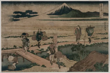 Ein Blick auf den Berg Fuji und Reisende an einer Brücke