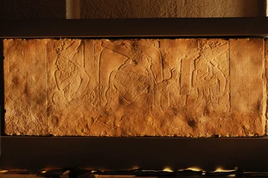 Thronbank von Tempel 19, Palenque, Mexiko, Schnitzerei von Akhal Mo Nab, 2005 (Foto)