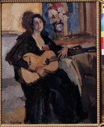 Frau mit Gitarre. Lächelnd sitzt sie auf einer Bank neben einem Blumenstrauß und ist schwarz gekleidet. Werk von Konstantin Alexejewitsch Korowin (Constantin Korovine) (1861-1939)