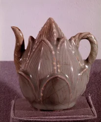 Koreanische Kunst: Ausguss in Form einer Lotusblüte. Maße: 10,2 cm. Goryeo-Zeit, spätes 12. Jahrhundert. Nationalmuseum von Korea