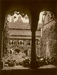 Hildesheim, Dom, Kreuzgang (s/w Foto)