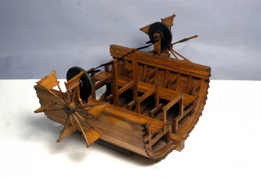 Schaufelradboot. Modell nach der Zeichnung von Leonardo da Vinci. Wissenschafts- und Technikmuseum, Mailand