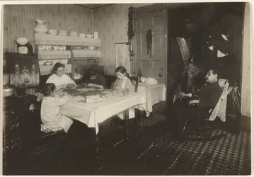 Heimarbeiter - Nüsse knacken, New York City