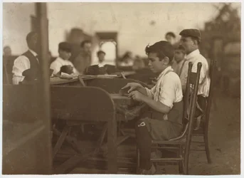 Kinderlehrling in der Zigarrenfabrik De Pedro Casellas, Tampa, Florida, 1909