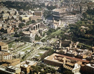 Kolosseum oder Flavisches Amphitheater, Luftaufnahme, 70-80 n. Chr., Rom, Italien