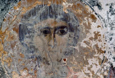 Männliche Figur, beschädigtes Fresko in der Kirche Metamorphosis Sotiros, Voutas, Kreta, Griechenland