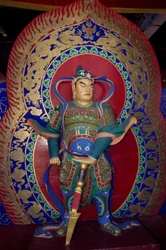 Statue eines Kriegers in der Holzpagode von Yingxian (oder Sakyamuni-Pagode) bei Datong, China. Chinesische Zivilisation